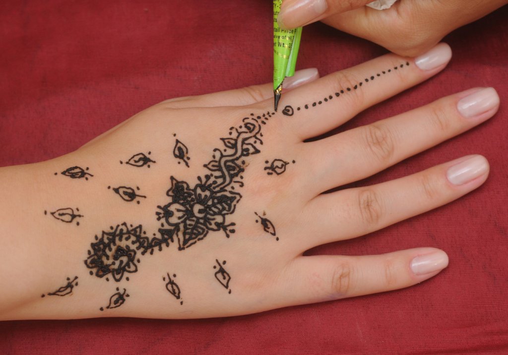 Tatuagem de hena preta pode causar alergia