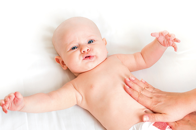 massagem-colica-bebe