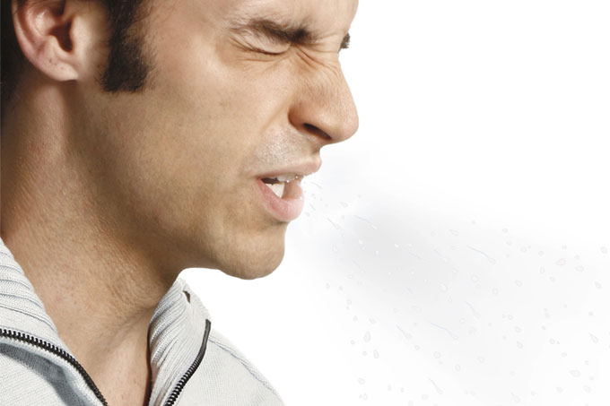 Segurar o espirro pode causar problemas graves?