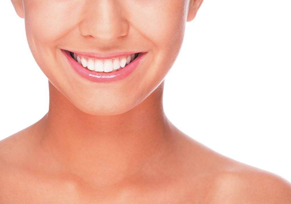 Carvão ativado para clarear os dentes: odontologistas pedem cautela