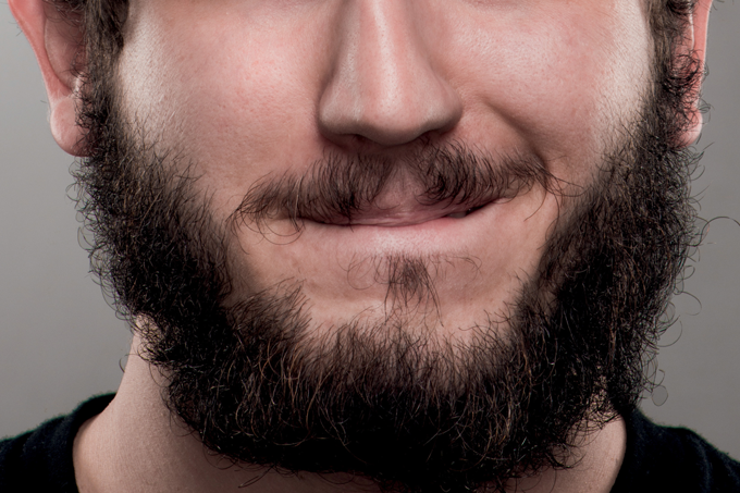 Marca de loção para crescimento de barba é proibida no Brasil