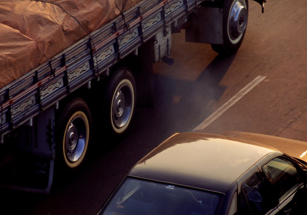 Poluição de automóveis é ligada à degeneração macular relacionada à idade