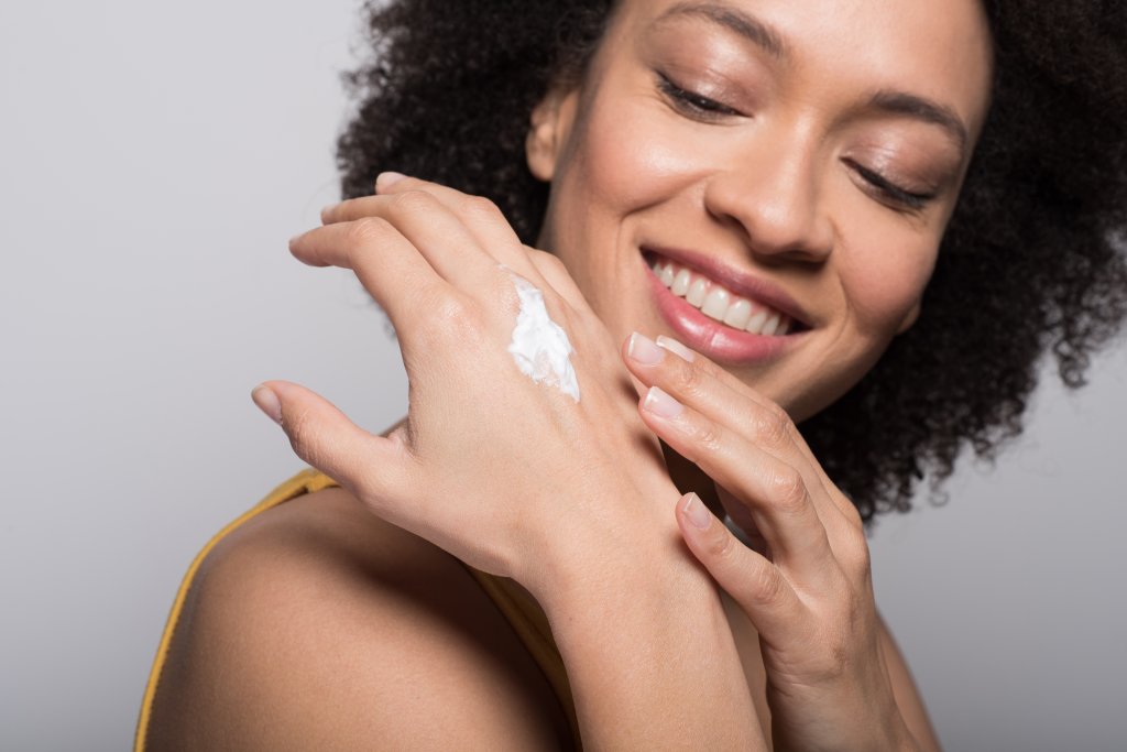 Mão Ressecada: saiba como cuidar das mãos em tempo de álcool em gel