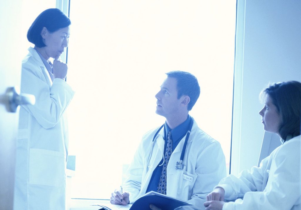 Uma a cada 3 mortes de Covid-19 nos EUA vem de males indiretos da pandemia