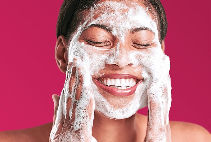 Os deslizes na hora de lavar o rosto