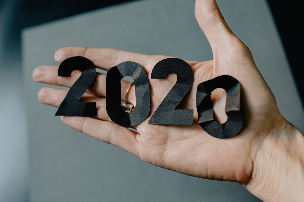 Retrospectiva 2020: 15 fatos que marcaram a saúde (não tem só Covid-19!)