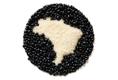 Arroz e feijão formando o mapa do Brasil