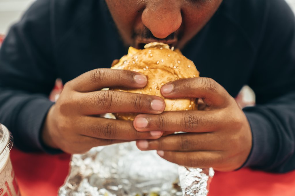 Qual é o seu tipo de fome? Descubra e mude a relação com a comida