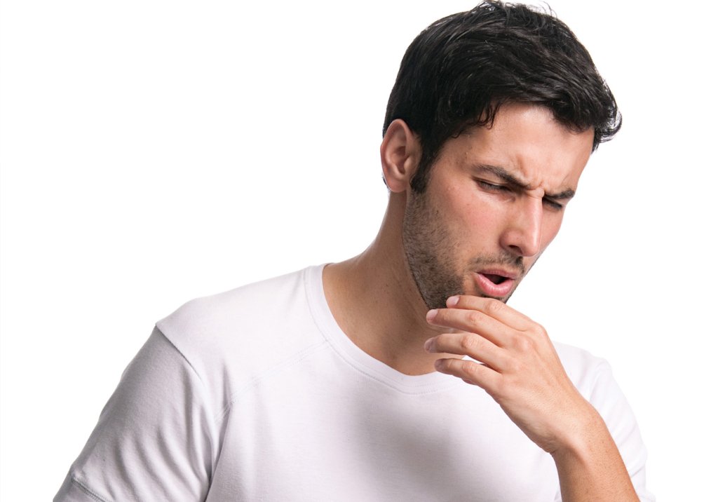 homem-tosse-com-pneumonia homem-tosse-com-pneumonia