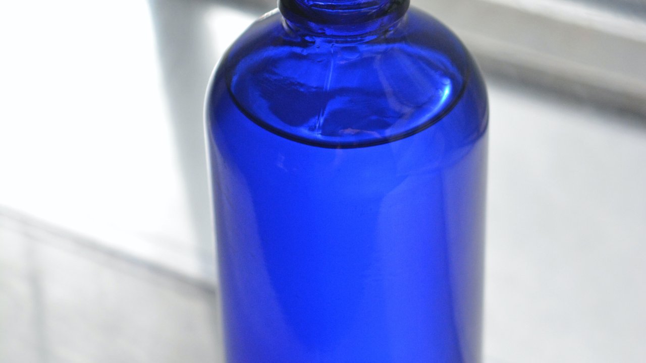 Foto de recipiente azul de homeopatia