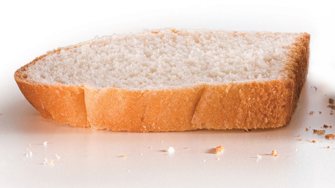 Pão de forma no chão