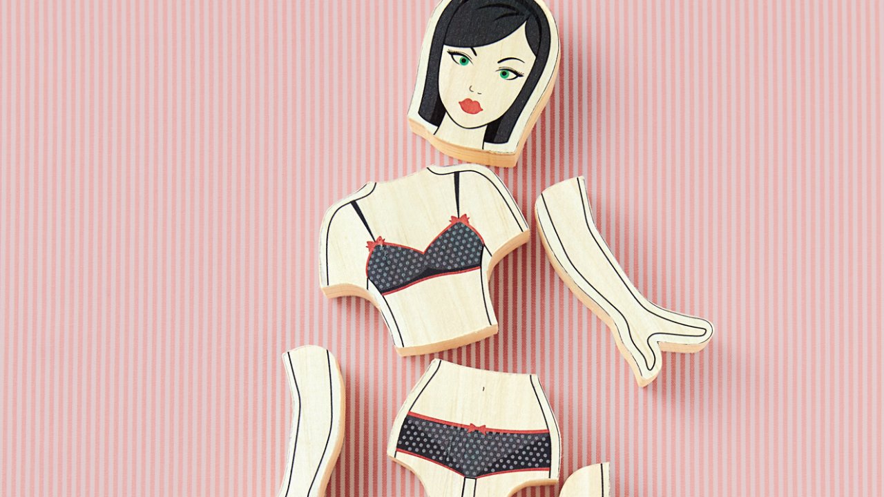 foto de boneca desmontada