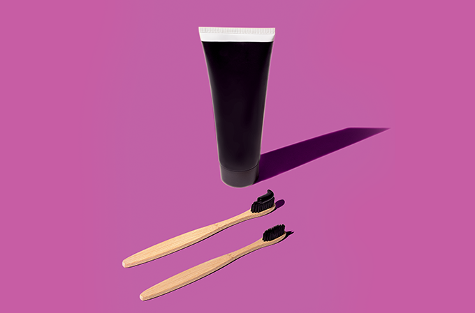 Solução caseira para clarear os dentes? Cuidado!