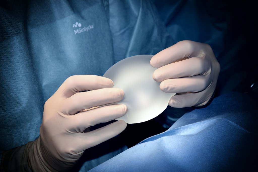 A relação entre a prótese de silicone e certos tipos de câncer