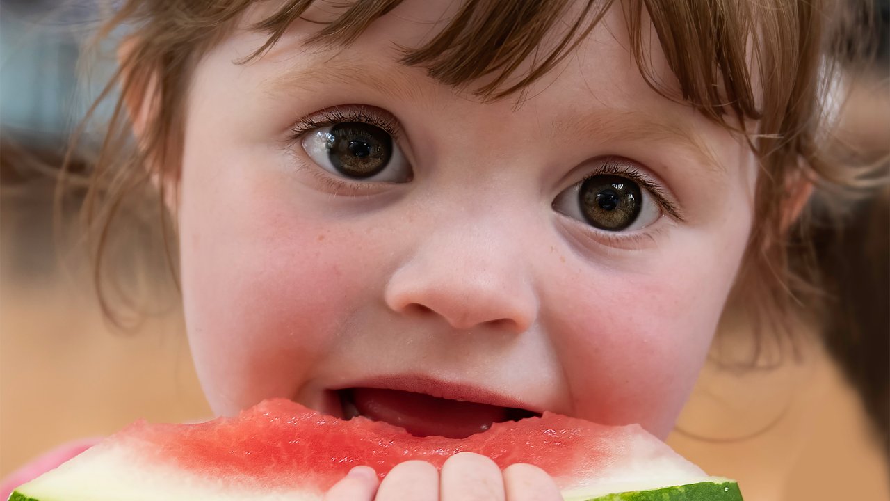 como fazer a criança comer bem