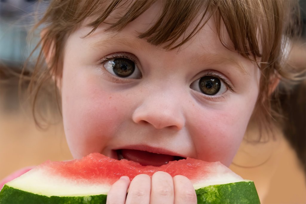 bebê comendo