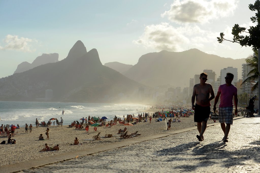 saude-alteracao-temperatura-calor-praia