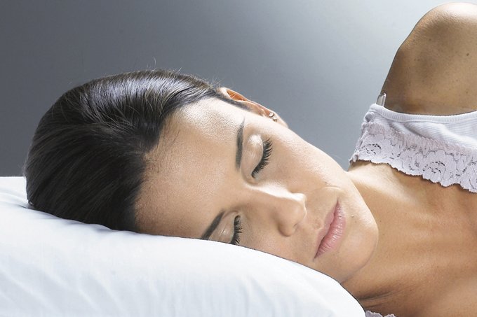 Pegar no sono rápido não é sinal de dormir bem