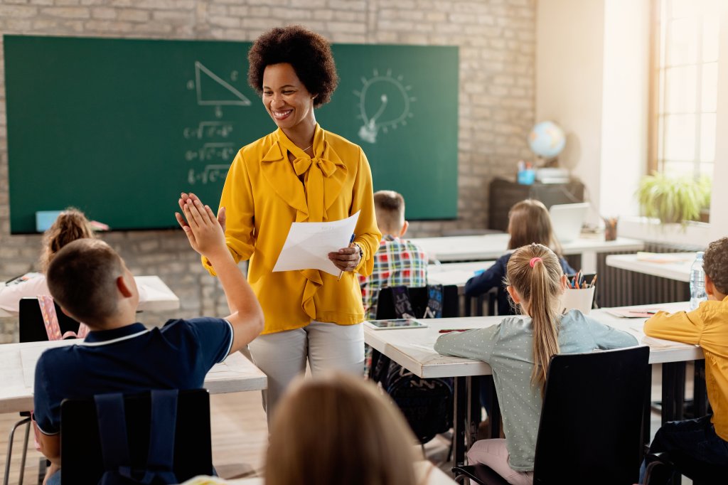 saude-educacao-ensino-sala-aula-escola-transtornos-neurodesenvolvimento-tdah-dislexia-criancas saude-educacao-ensino-sala-aula-escola-transtornos-neurodesenvolvimento-tdah-dislexia-criancas
