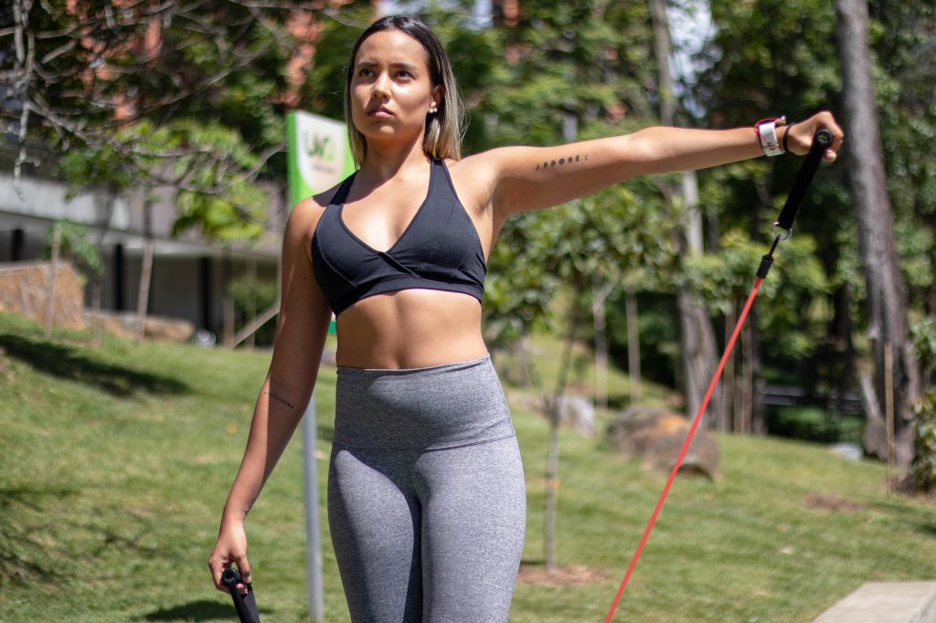 elevacao-lateralc-om-elasticos