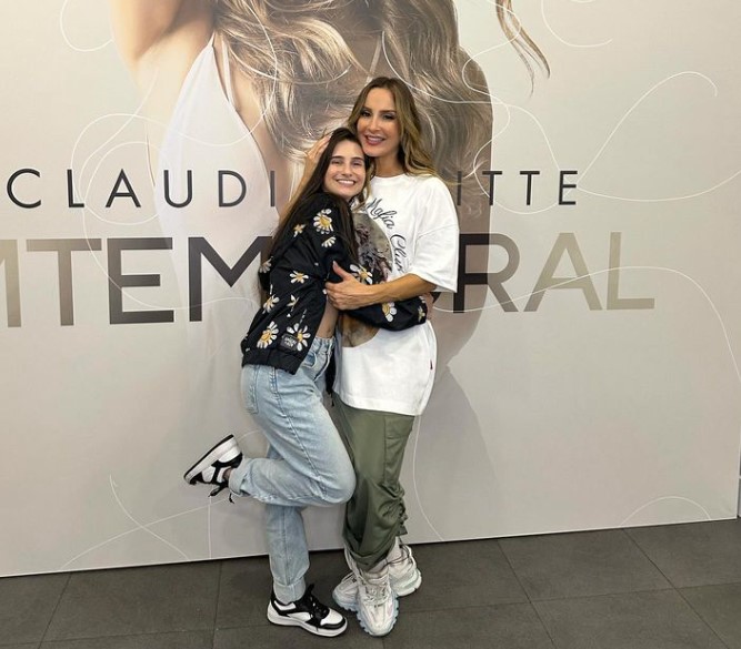 Lúpus causa parada cardíaca? Entenda quadro da bailarina de Claudia Leitte