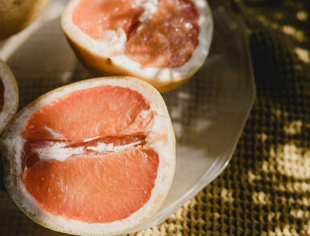 Pomelo: conheça a fruta cítrica gigante e cheia de benefícios à saúde
