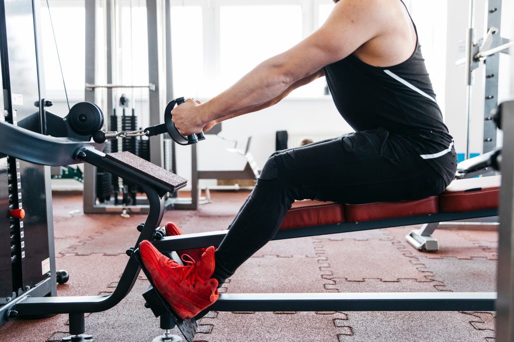 Remada baixa: um dos exercícios mais completos para as costas