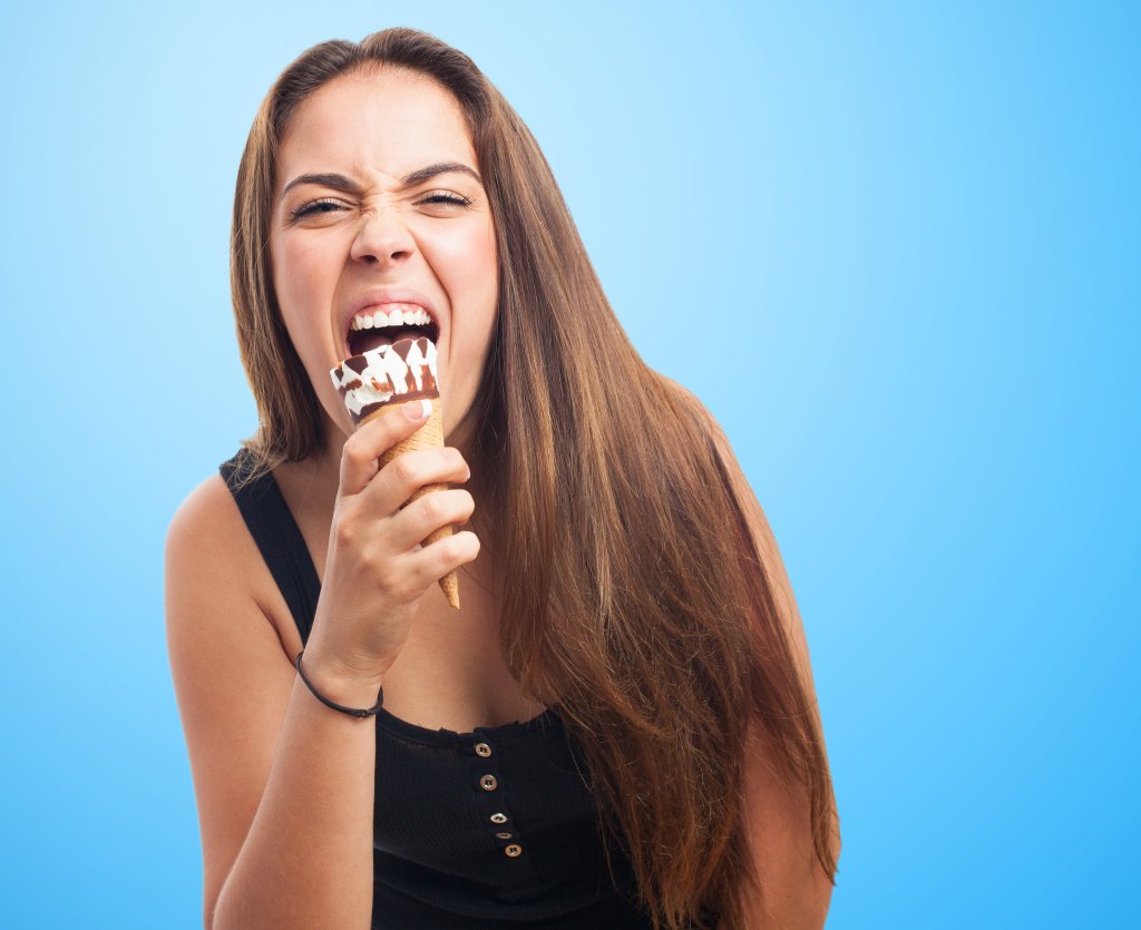 Sensibilidade nos dentes: quais são as causas e o que fazer?