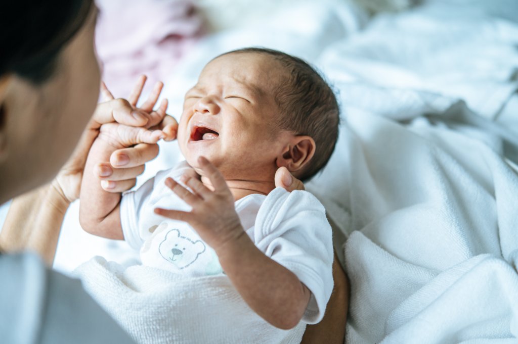 5 métodos comprovados para diminuir cólicas em bebês