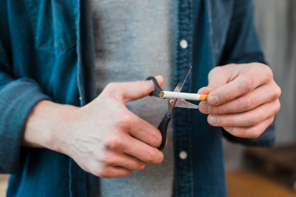 Como parar de fumar: 7 dicas nada óbvias para deixar o cigarro no passado