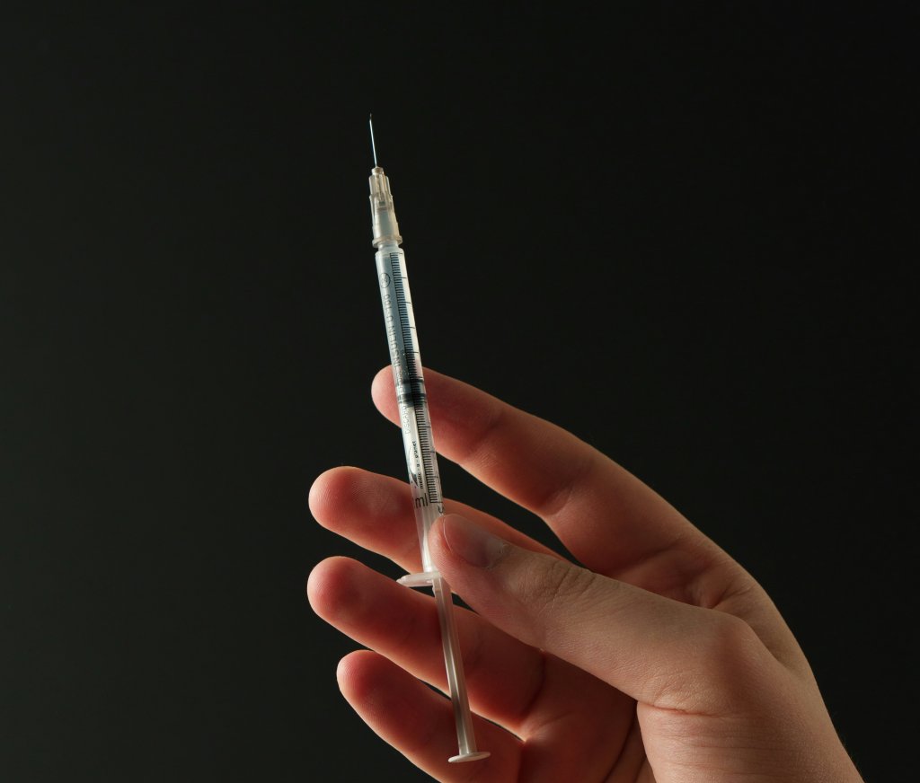 Slam: quais os riscos do uso injetável de drogas em relações sexuais?