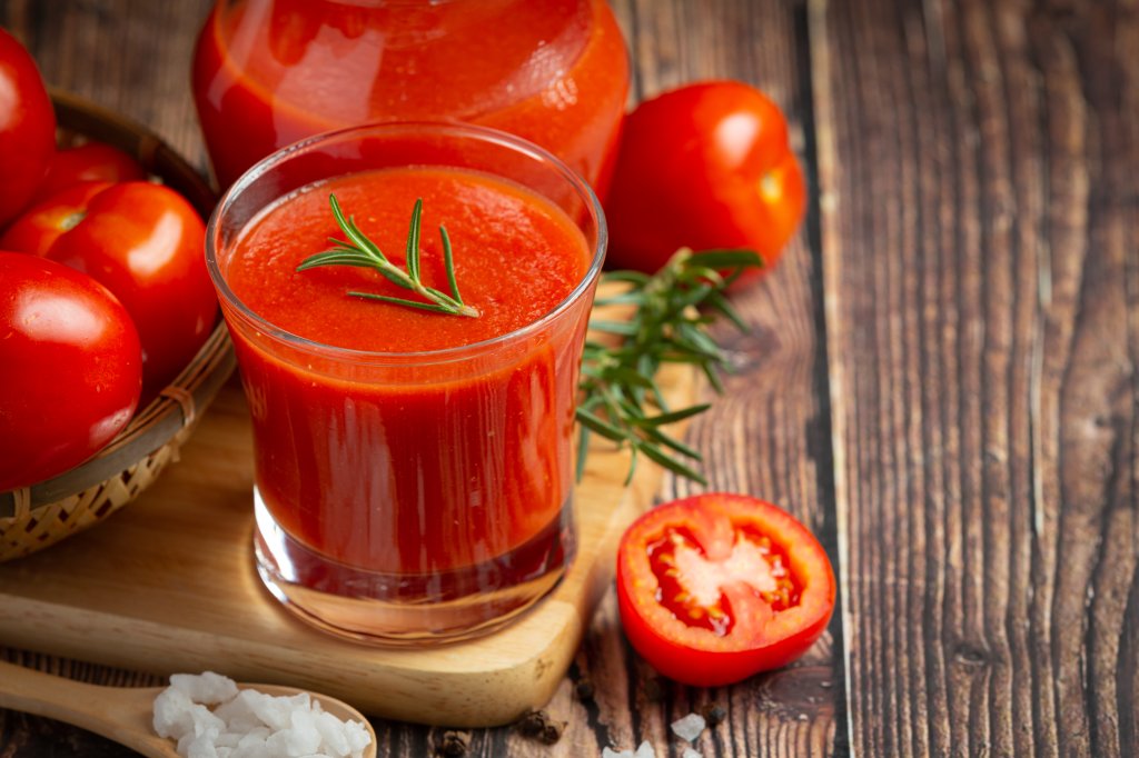 Suco de tomate: saiba quais são os benefícios e como consumir