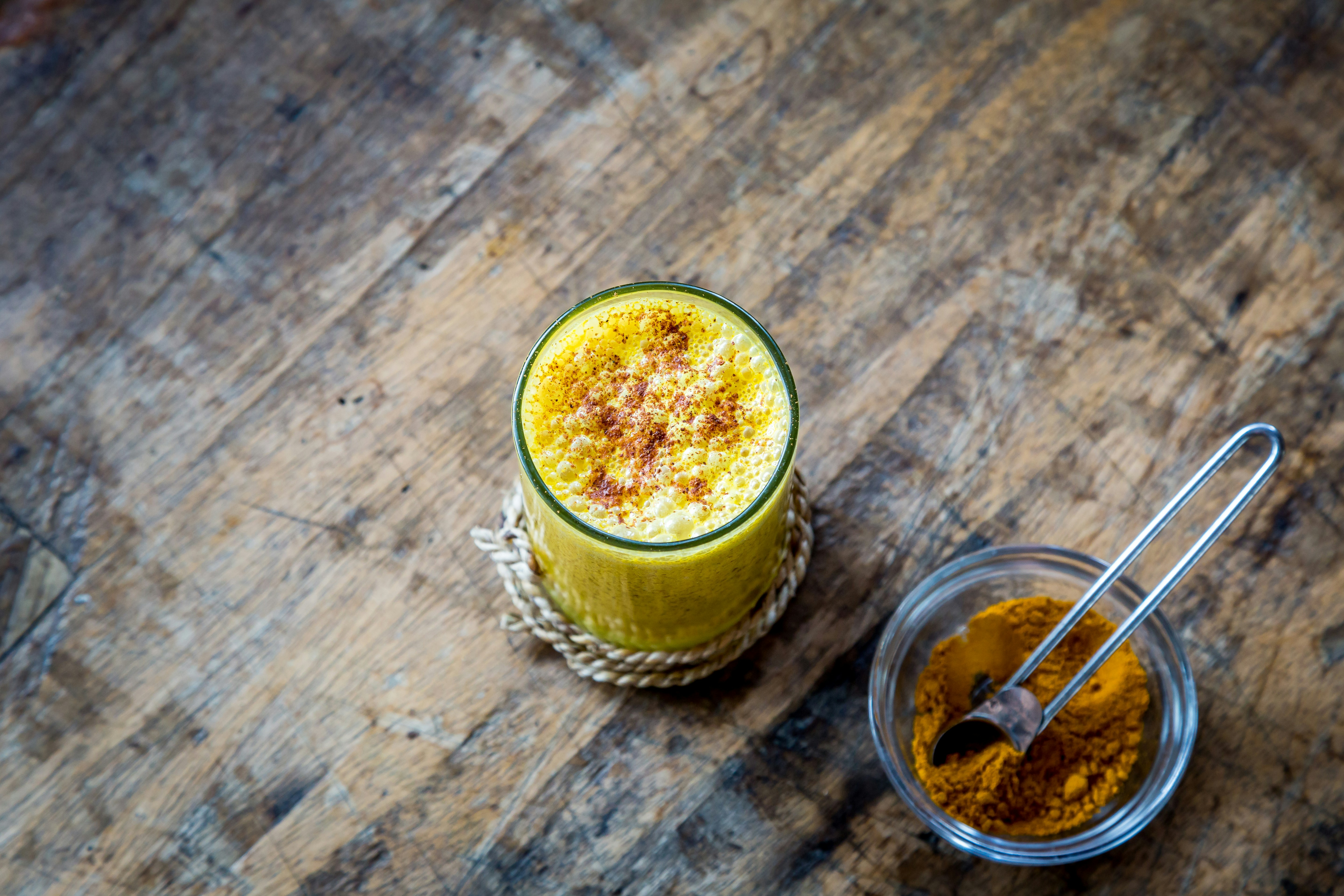 Leite dourado: saiba se o golden milk é mesmo uma boa pedida para a sua saúde