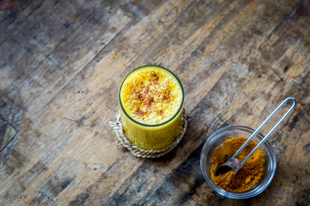Leite dourado: saiba se o golden milk é mesmo uma boa pedida para a sua saúde