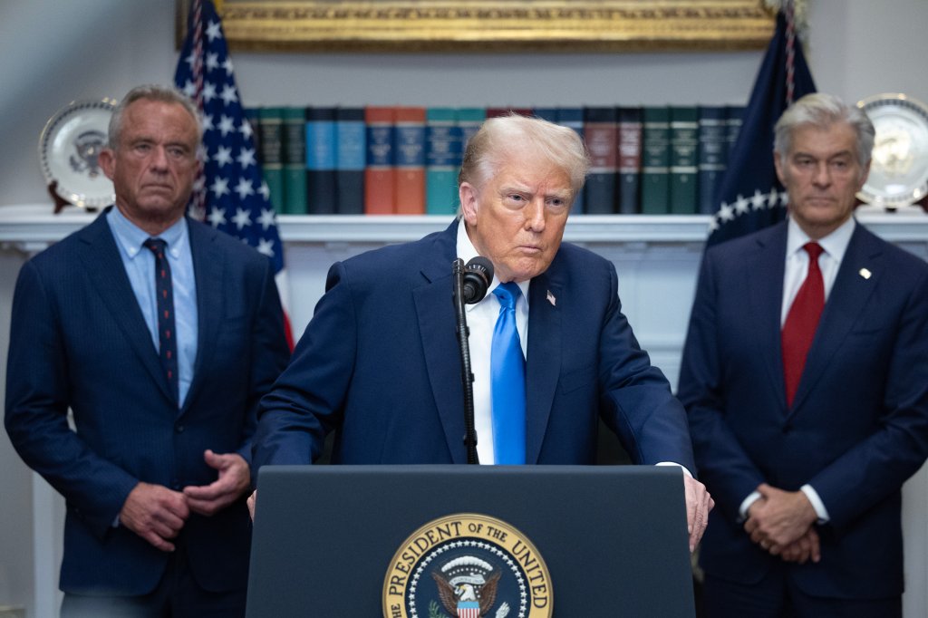 Trump associa autismo a uso de Tylenol na gestação: saiba o que diz a ciência