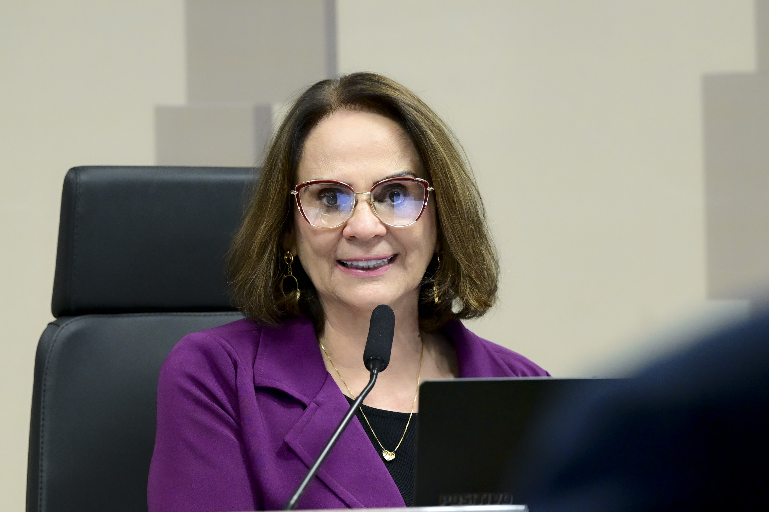 Damares Alves revela diagnóstico de câncer de mama