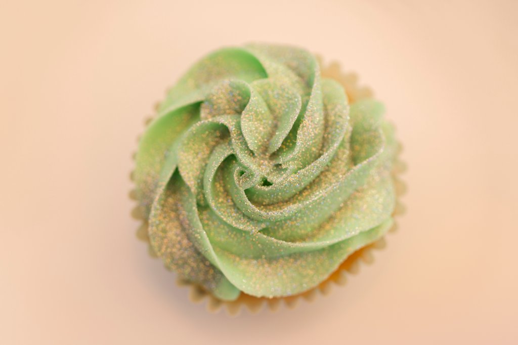 Glitter comestível tem plástico? Entenda o caso e os cuidados a tomar