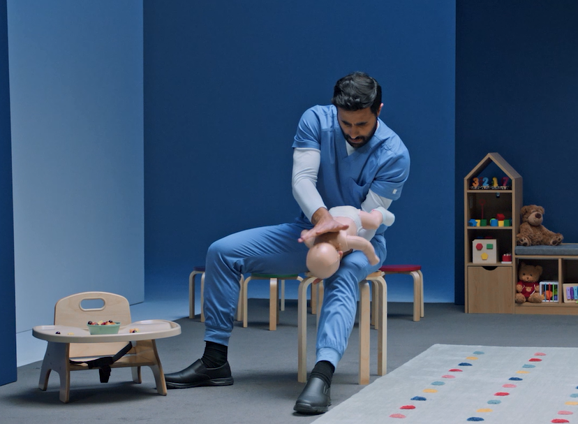 saude-medicina-socorro-engasgo-bebe