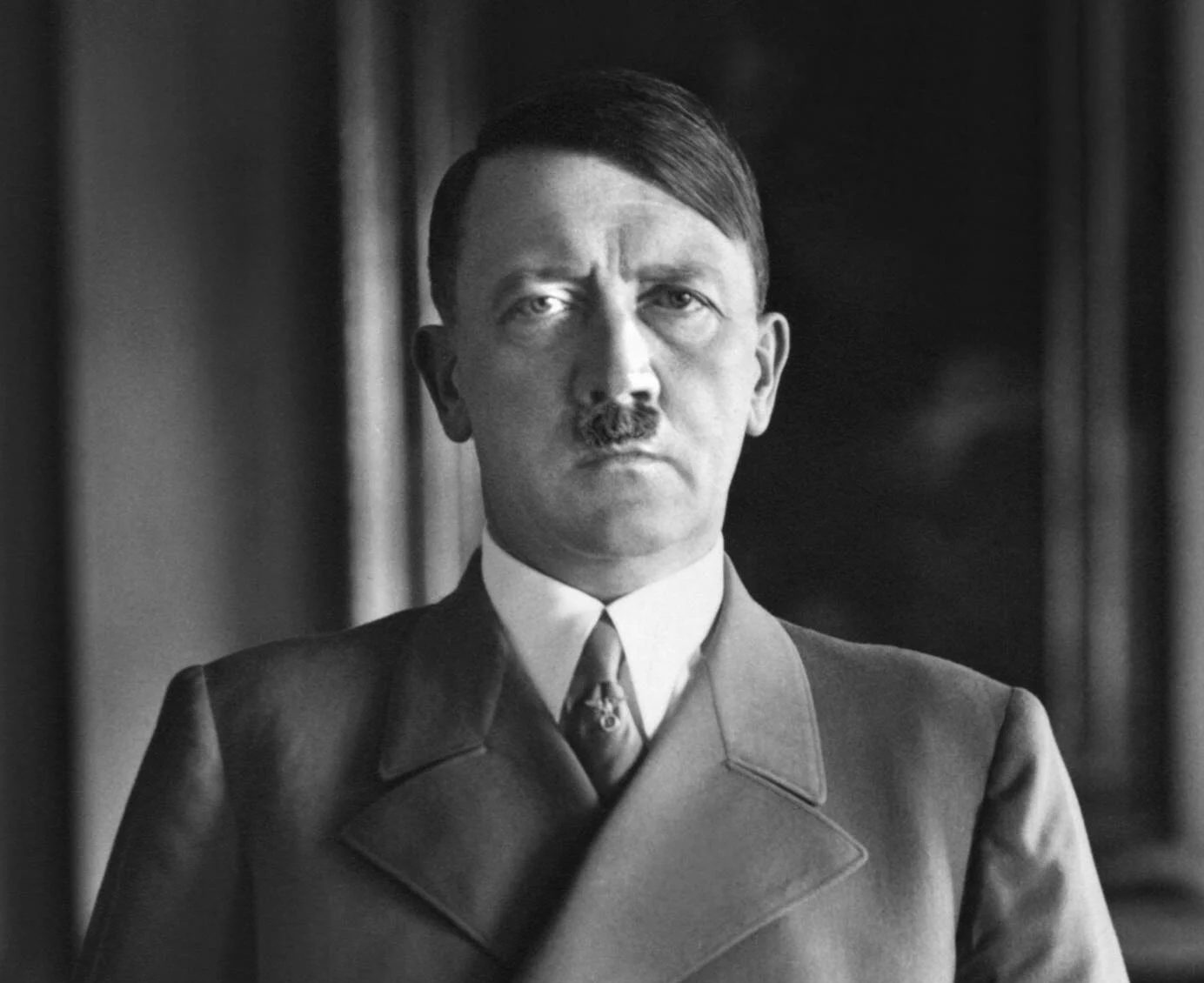 Análise do DNA de Hitler teria revelado doença que causa micropênis