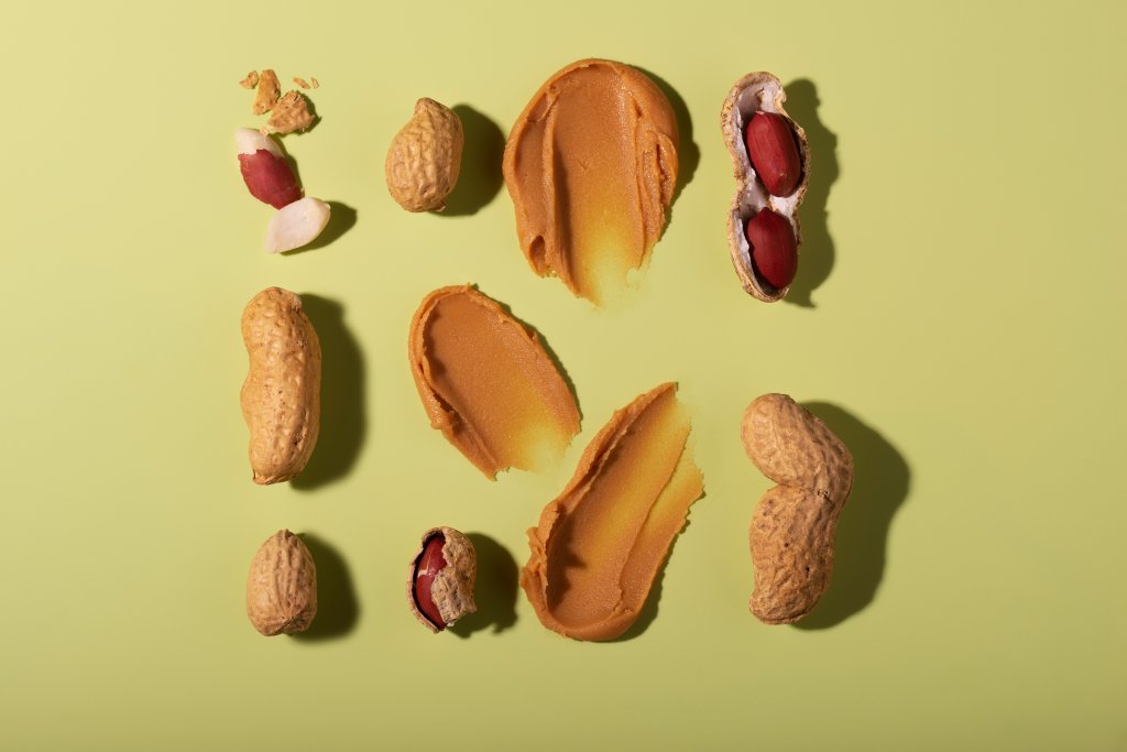 Amendoim realmente causa espinhas? Veja o que a ciência diz