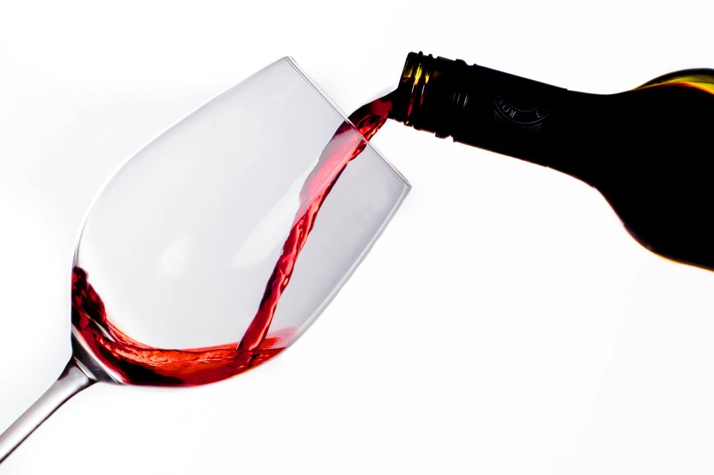 Vinho é mais saudável que outras bebidas? Saiba o que tomar no fim do ano