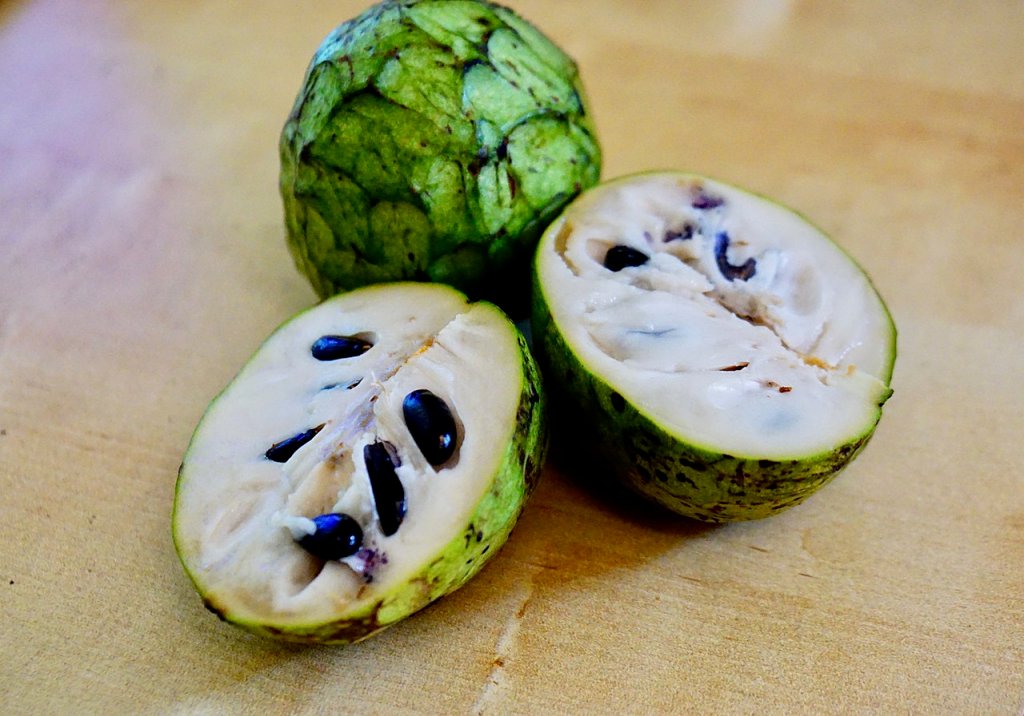 Você conhece a cherimoia? Saiba os benefícios da fruta parente da graviola
