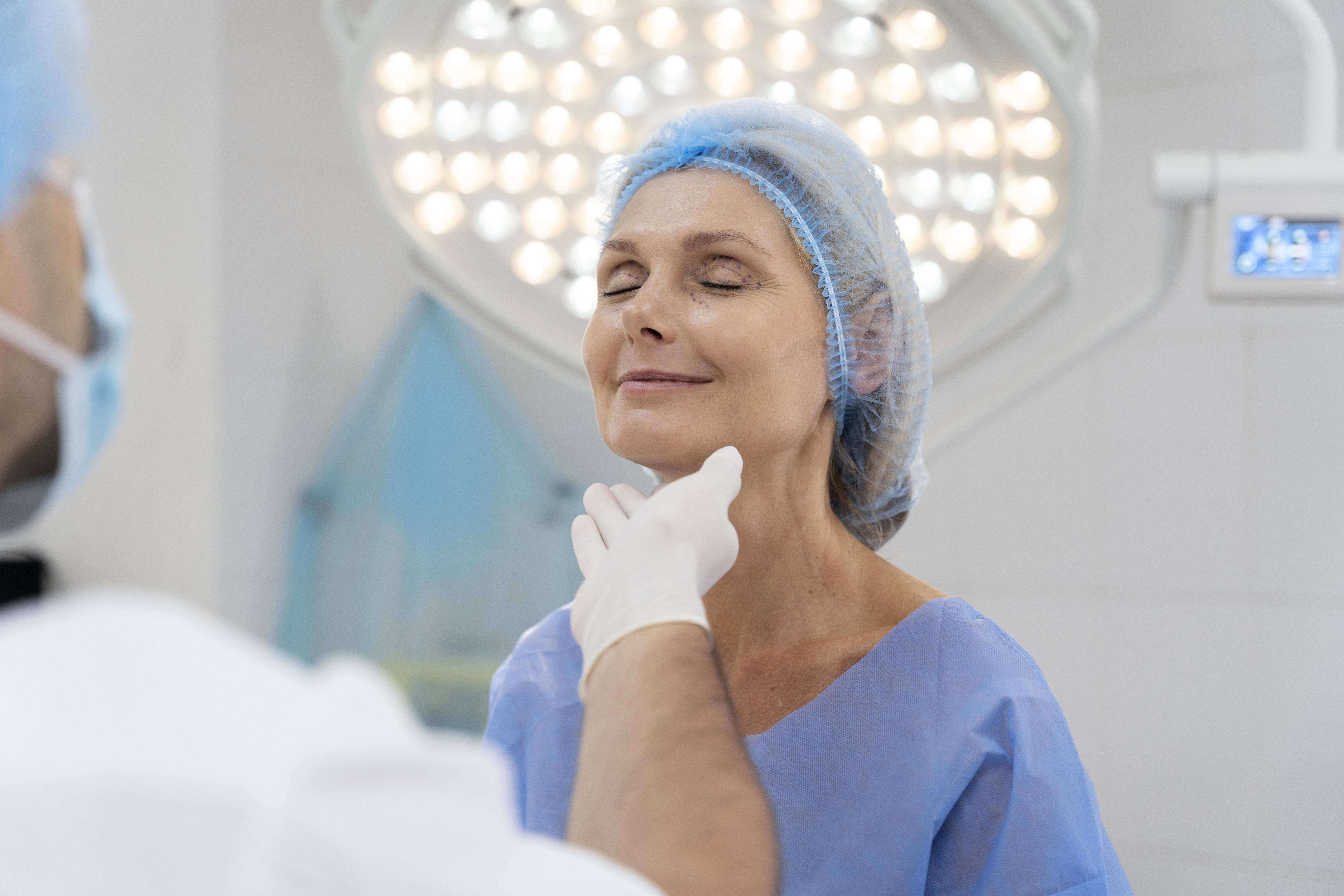 Cirurgia plástica dói? Entenda por que o pós-operatório hoje é muito mais leve
