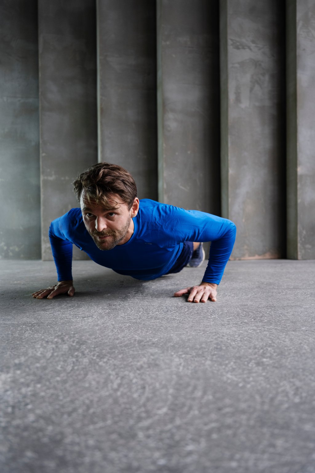 Flexão hindu: conheça o exercício, para que serve e como realizá-lo