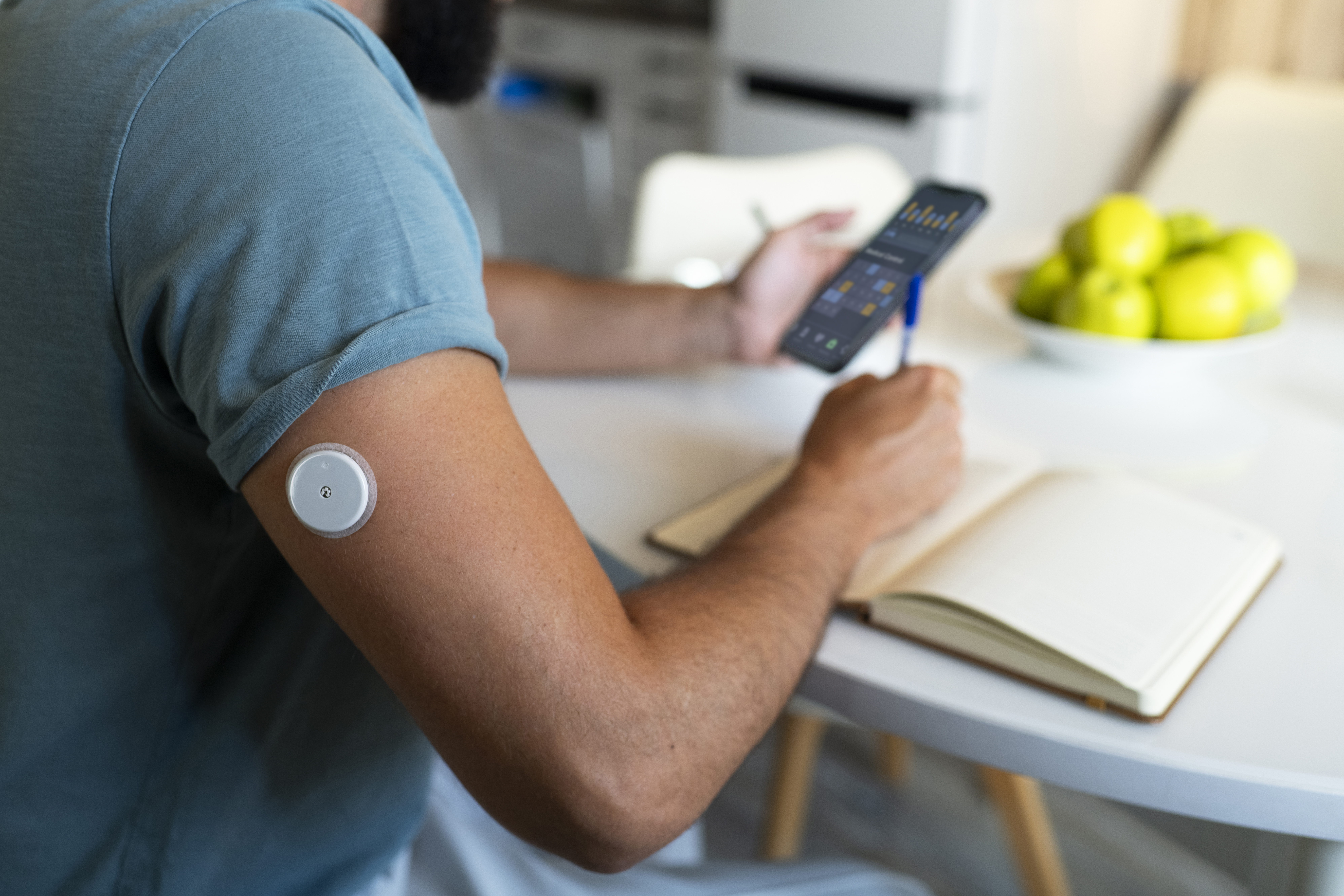 Como funciona o sensor de glicose “sem picada” aprovado por comissão da Câmara para o SUS
