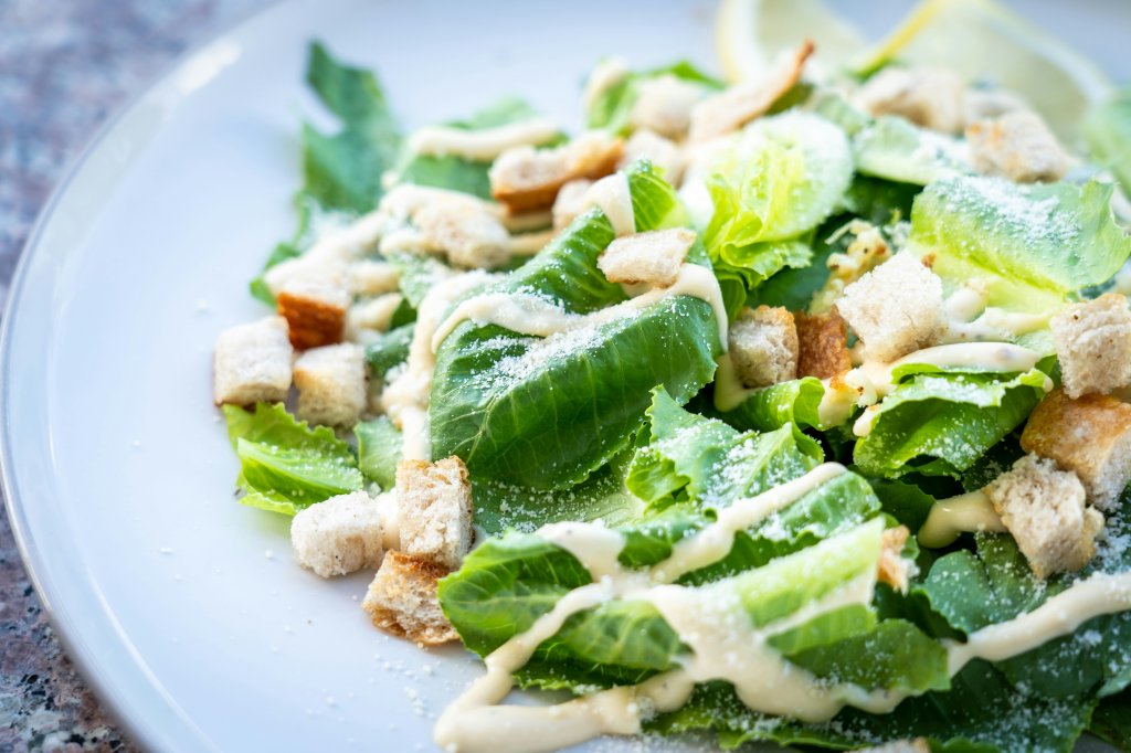 Salada Ceasar pode fazer bem à saúde?