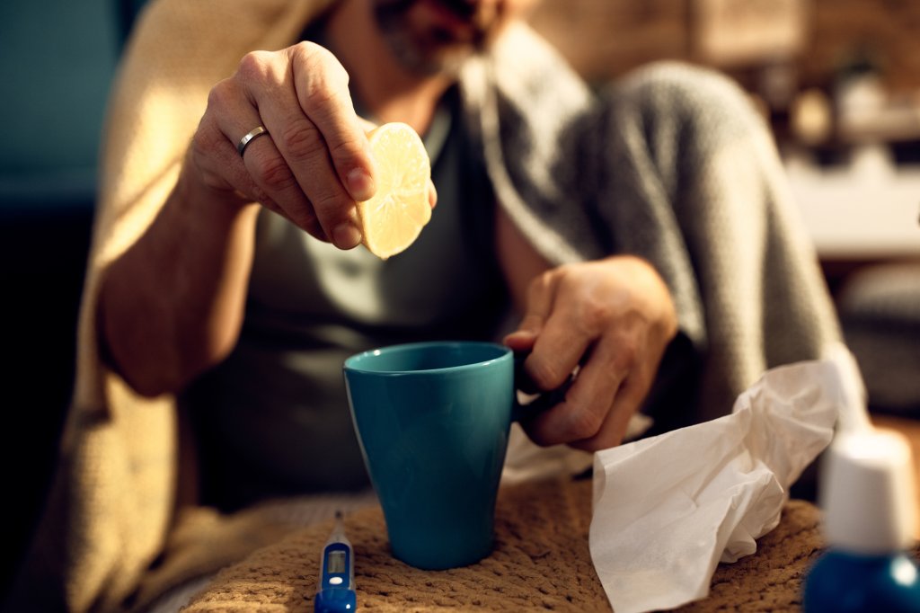 Qual chá é bom para gripe? Conheça ervas que podem aliviar sintomas