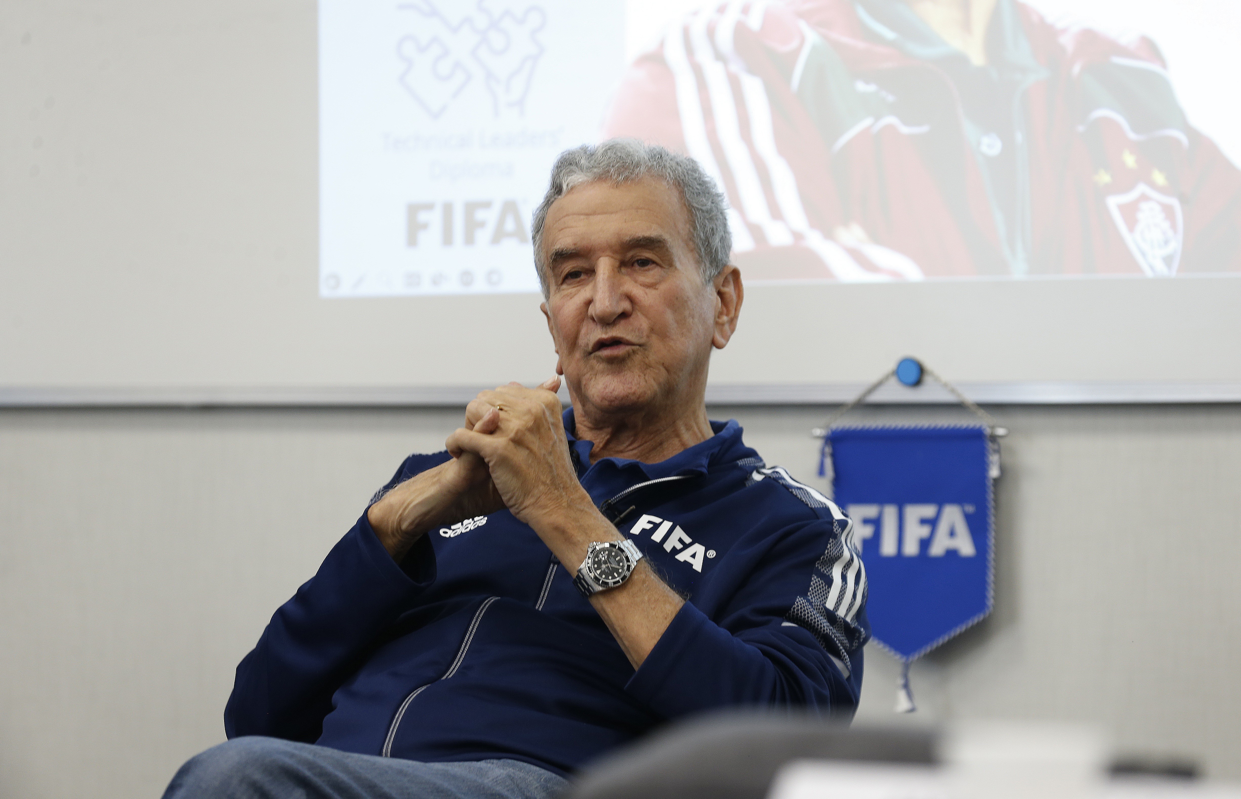 Parreira segue sedado na UTI: relembre quadro do ex-técnico da seleção