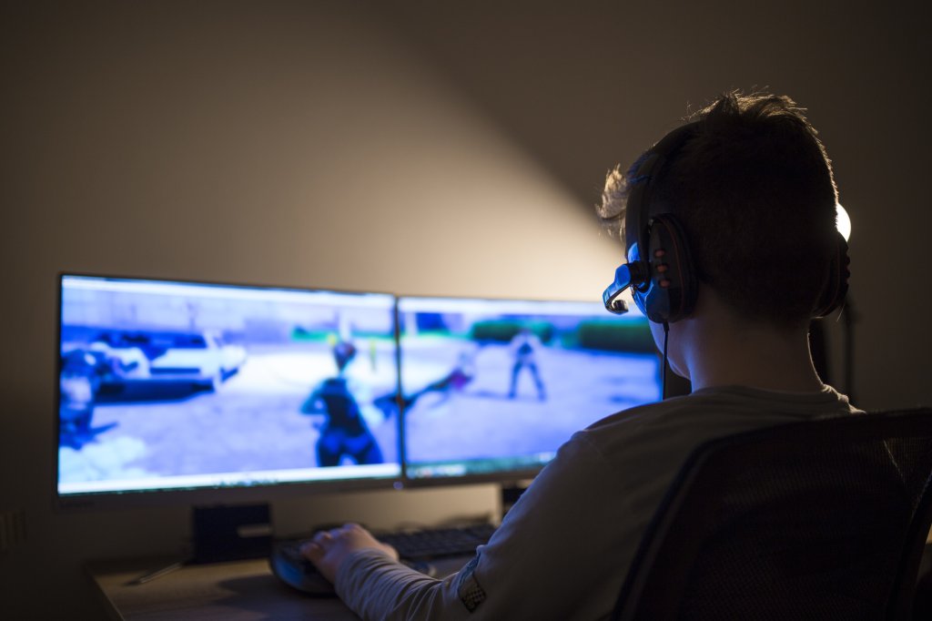 Vício em games: estudo mostra que tempo de tela sozinho não indica dependência