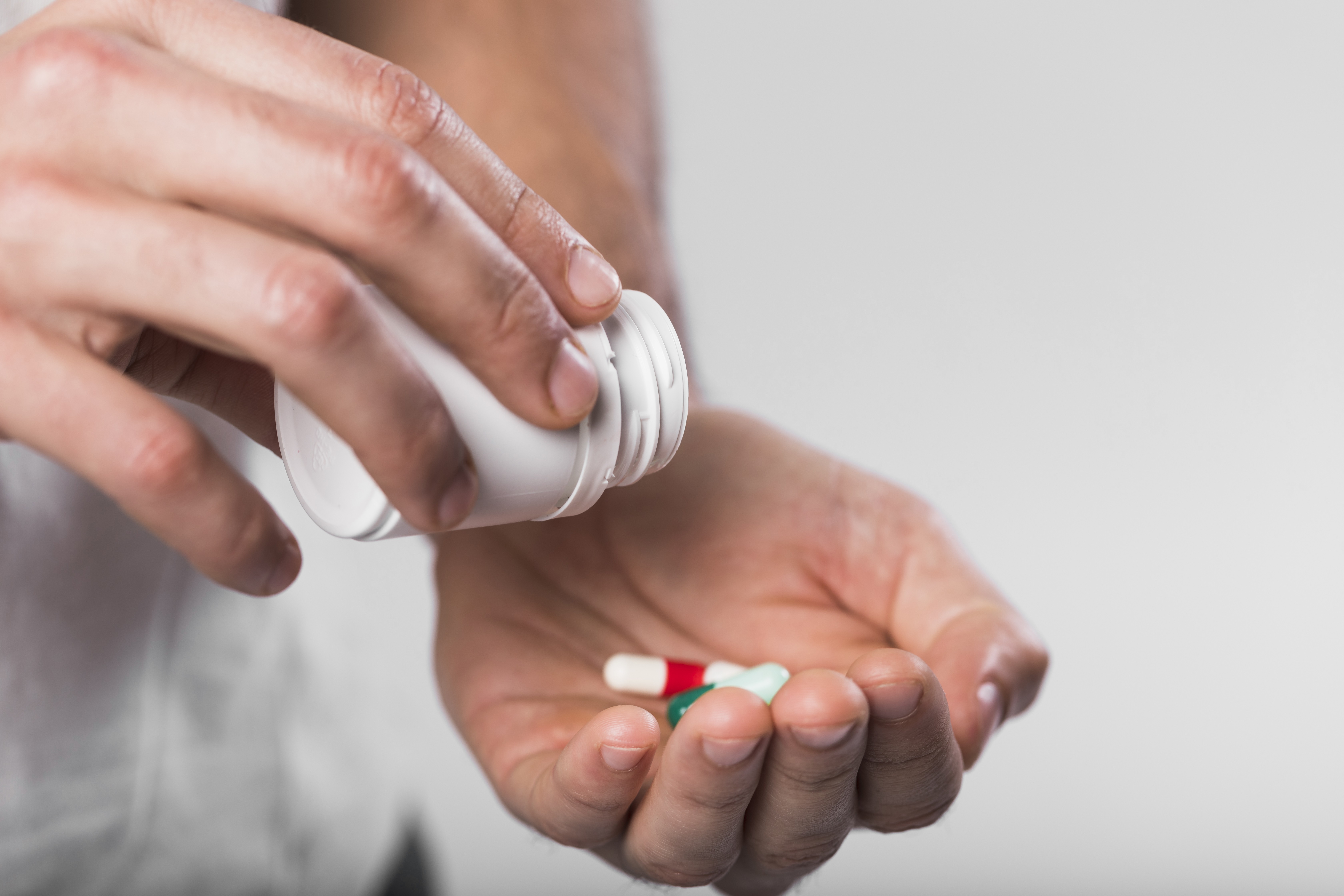 10 medicamentos proibidos pelas últimas ações da Anvisa: veja produtos, marcas e lotes